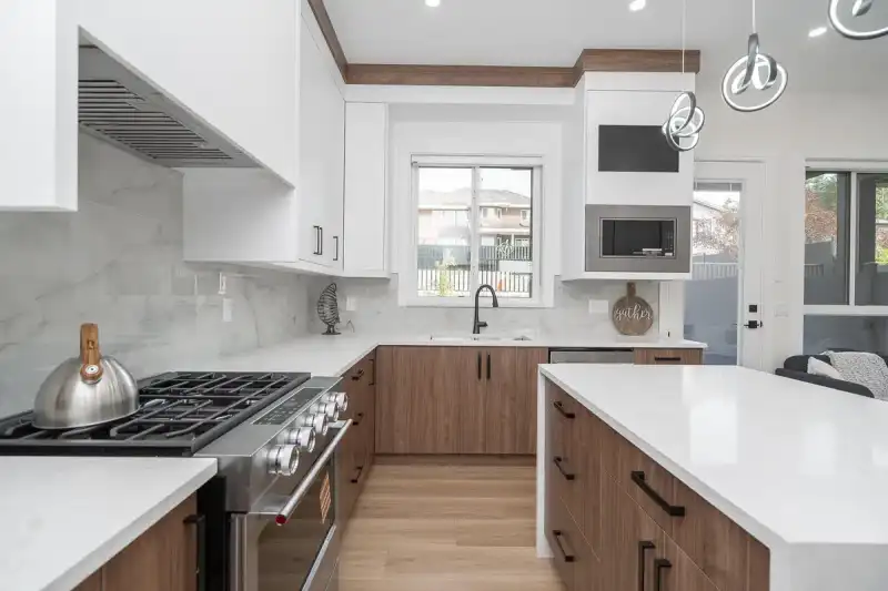102 1149 DANSEY AVENUE - photo 1 of 25