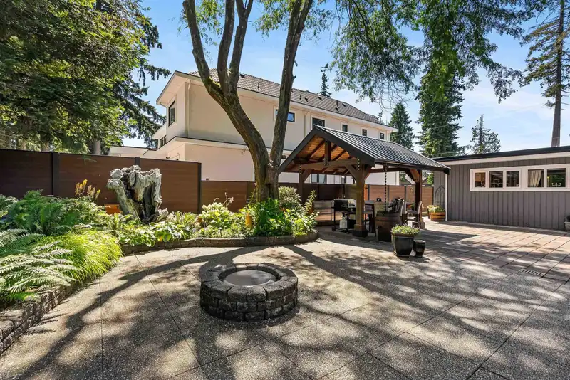13270 58 AVENUE - photo 3 of 11