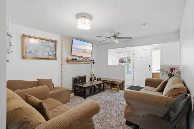 13242 67 AVENUE - photo 4 of 25