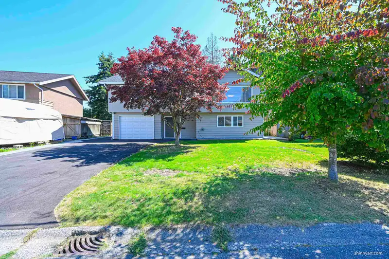 5546 MAPLE CRESCENT - photo 2 of 35