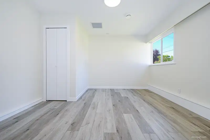 5546 MAPLE CRESCENT - photo 4 of 35