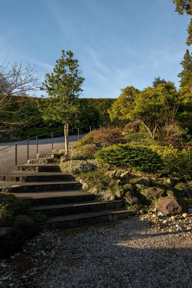 710 FAIRMILE ROAD - photo 4 of 38