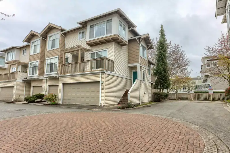 29 6588 BARNARD DRIVE - photo 3 of 35