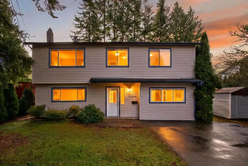 32244 14TH AVENUE - photo 2 of 40