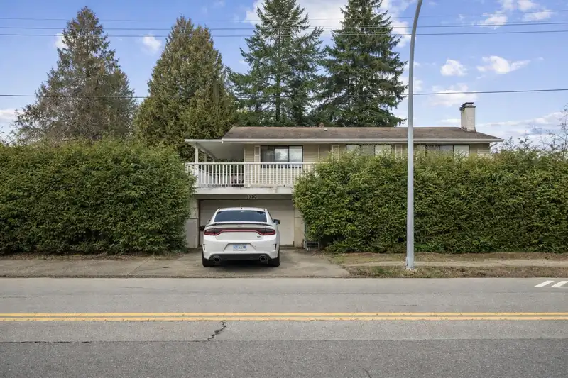 13131 92 AVENUE - photo 1 of 11