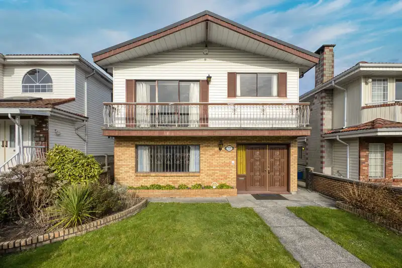 2225 E 35TH AVENUE - photo 1 of 30