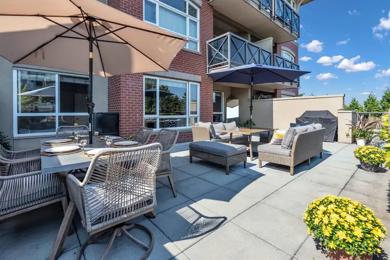 223 2970 KING GEORGE BOULEVARD - photo 1 of 20