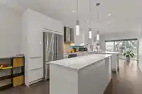 59 935 EWEN AVENUE - thumbnail 4