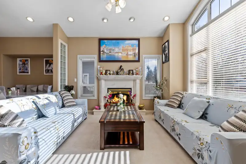 12865 63A AVENUE - photo 4 of 27