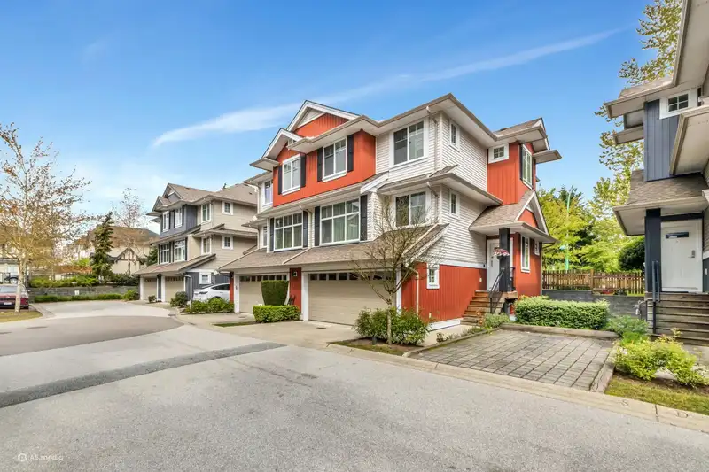 19 6956 193 STREET - photo 2 of 34