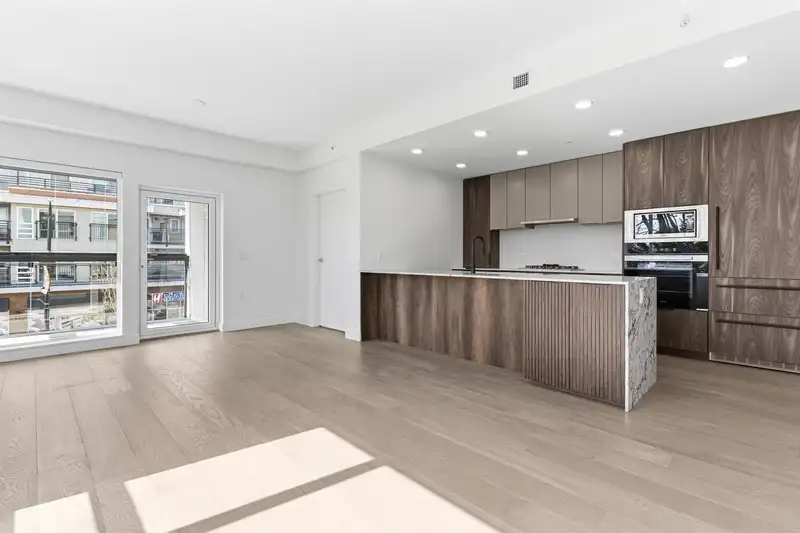 206 3590 W 39TH AVENUE - photo 1 of 19