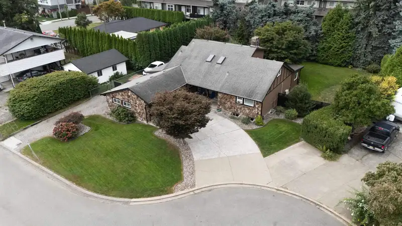 1752 CEDAR PLACE - photo 3 of 38