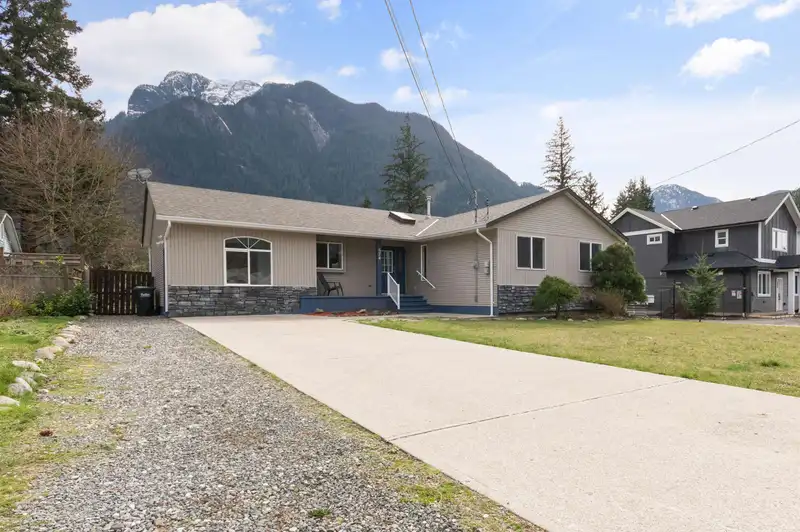574 PARK STREET - photo 1 of 40