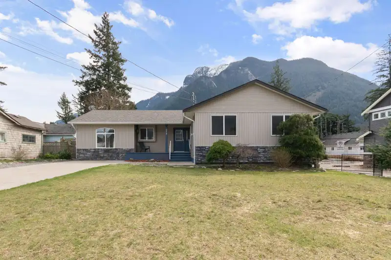 574 PARK STREET - photo 2 of 40