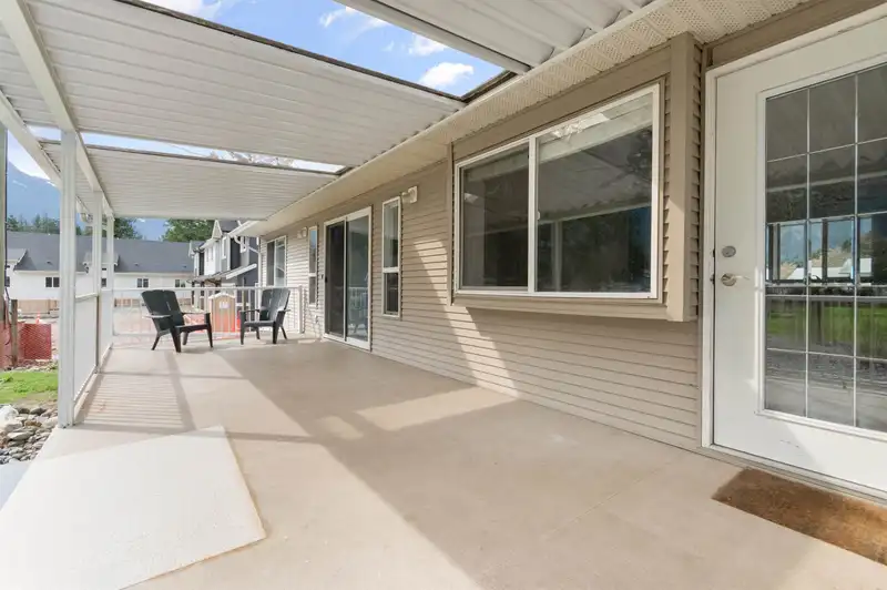 574 PARK STREET - photo 4 of 40