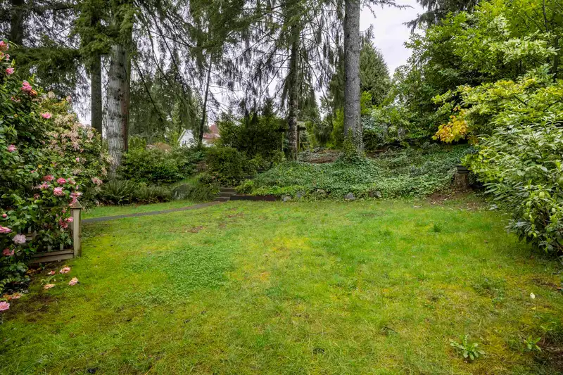 2634 ROGATE AVENUE - photo 4 of 30