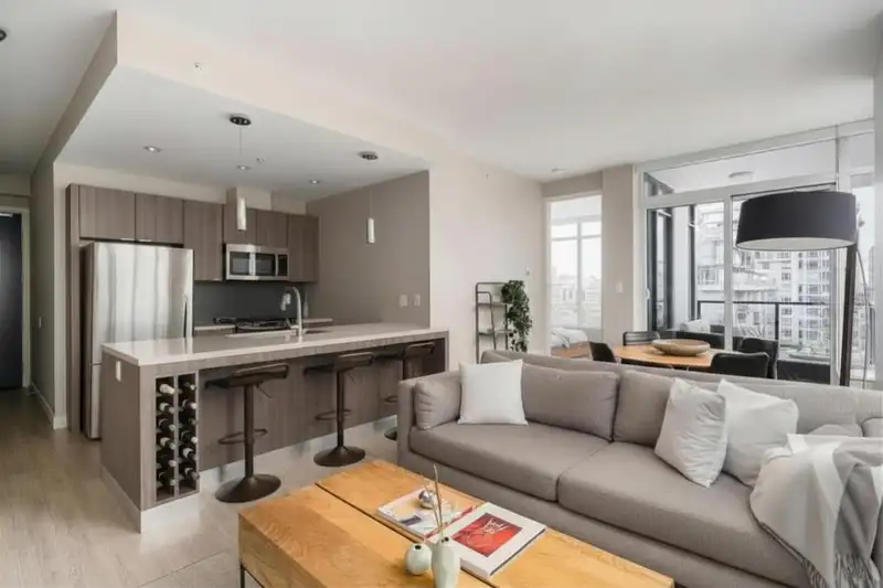 605 1788 ONTARIO STREET - photo 1 of 28