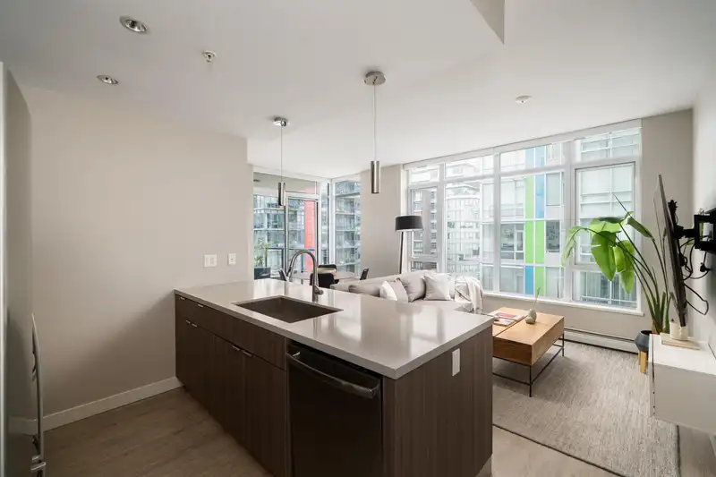605 1788 ONTARIO STREET - photo 2 of 28