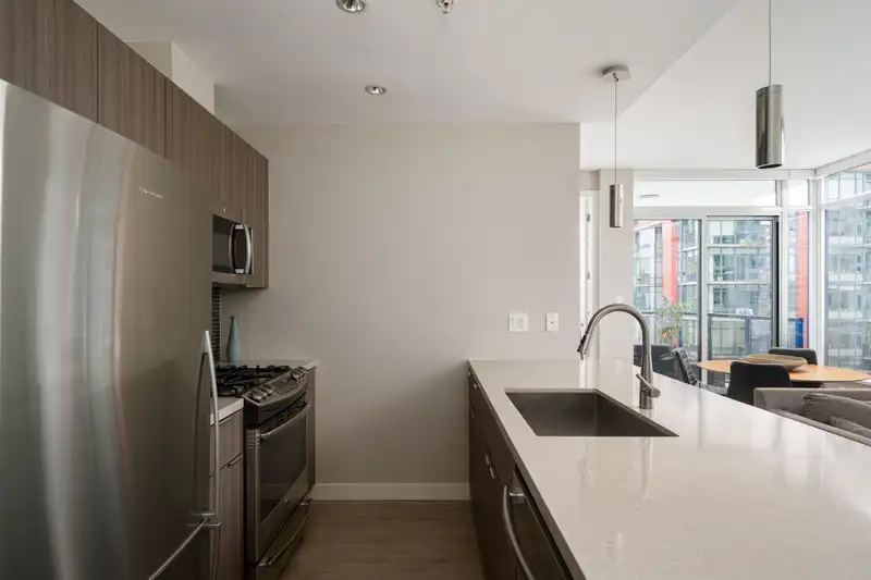 605 1788 ONTARIO STREET - photo 3 of 28