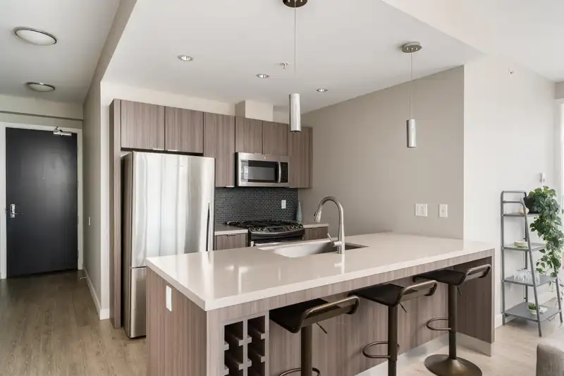 605 1788 ONTARIO STREET - photo 4 of 28
