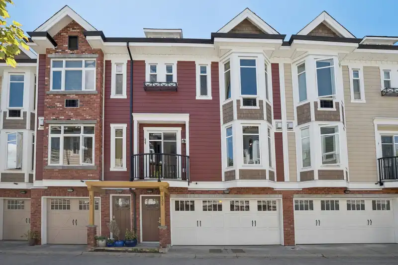 132 20738 84 AVENUE - photo 2 of 39