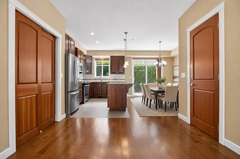 132 20738 84 AVENUE - photo 4 of 39