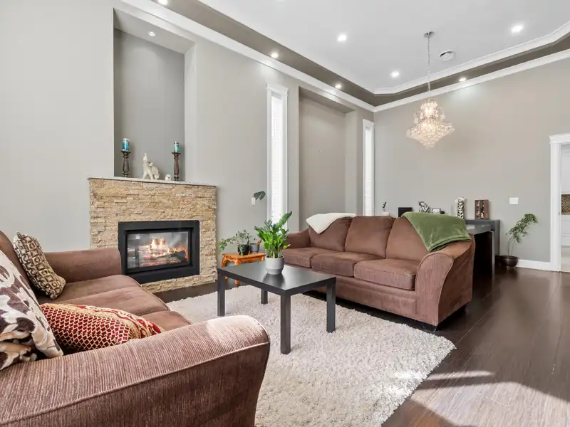 11585 94 AVENUE - photo 4 of 31