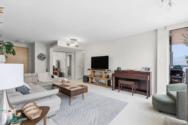1703 590 NICOLA STREET - photo 3 of 24