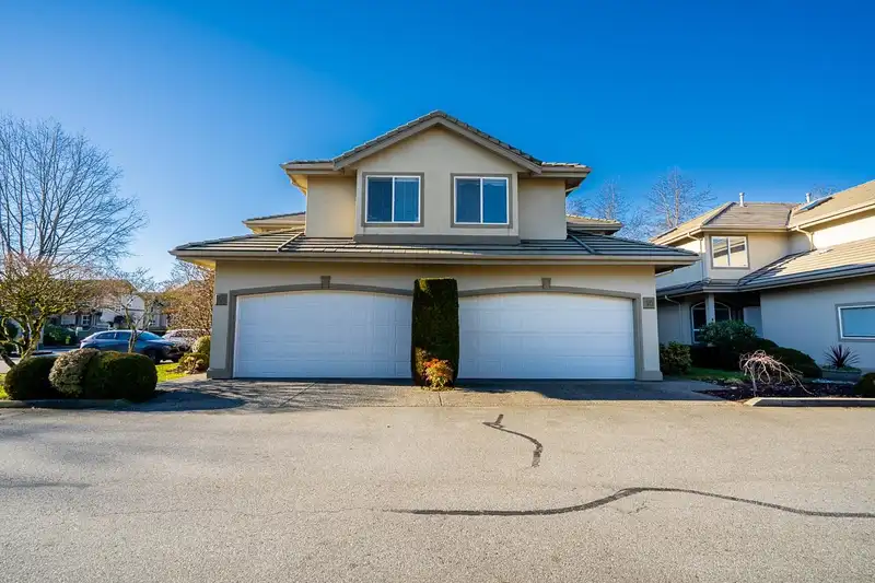 9 998 RIVERSIDE DRIVE - photo 1 of 40