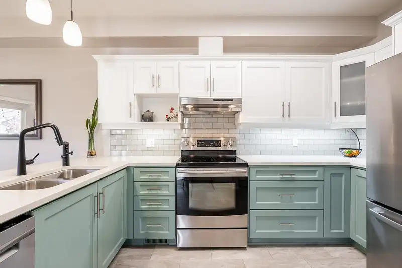 9 998 RIVERSIDE DRIVE - photo 2 of 40