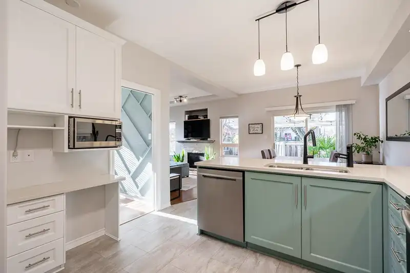 9 998 RIVERSIDE DRIVE - photo 4 of 40