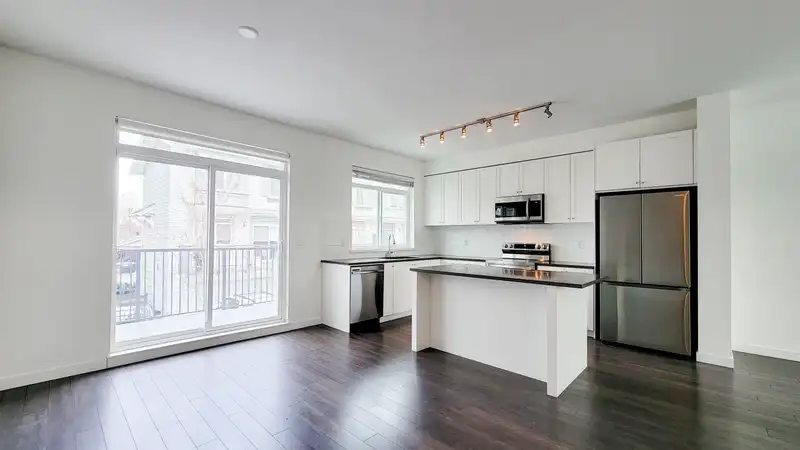 24 15489 99A AVENUE - photo 3 of 40