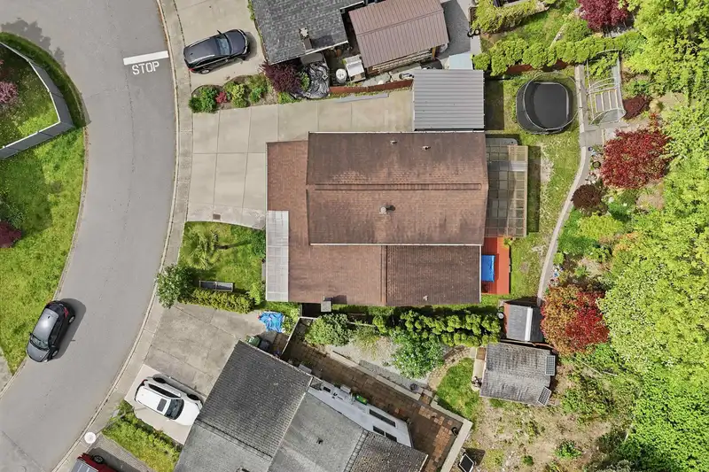 1282 BLUFF DRIVE - photo 4 of 38