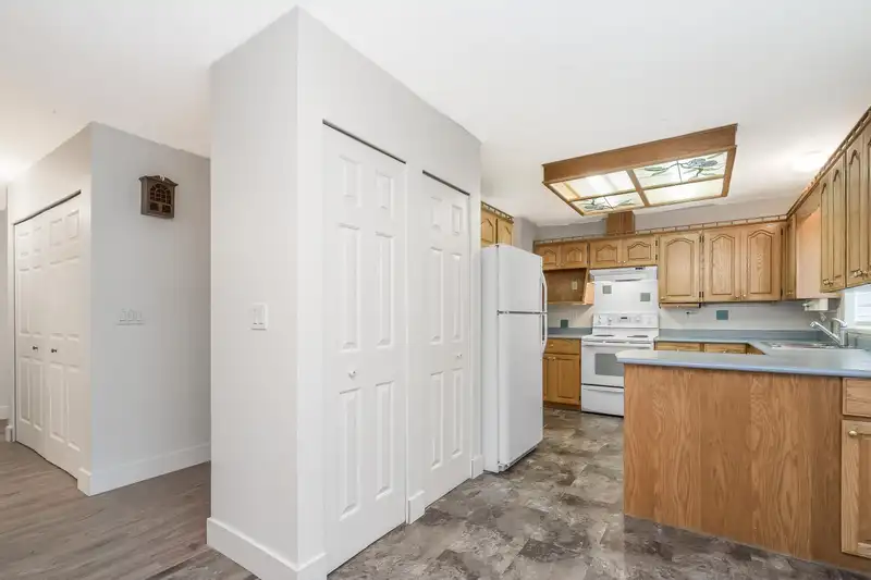86 5550 LANGLEY BYPASS - photo 4 of 37