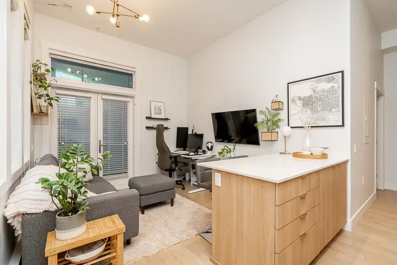 533 E 16 AVENUE - photo 2 of 28