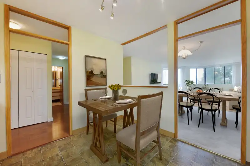 407 1442 FOSTER STREET - photo 4 of 29