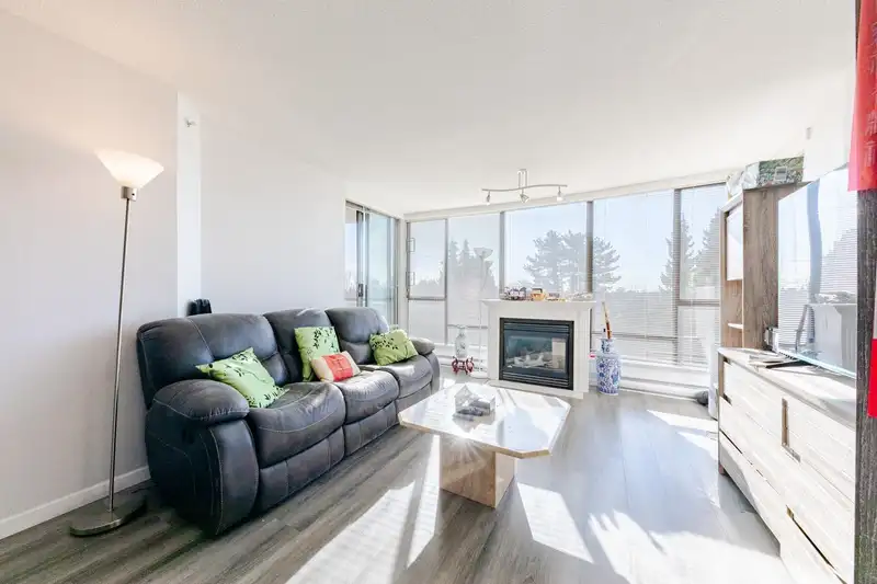 708 8180 GRANVILLE AVENUE - photo 4 of 30