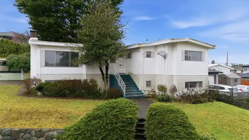 4745 GILPIN COURT - photo 1 of 34