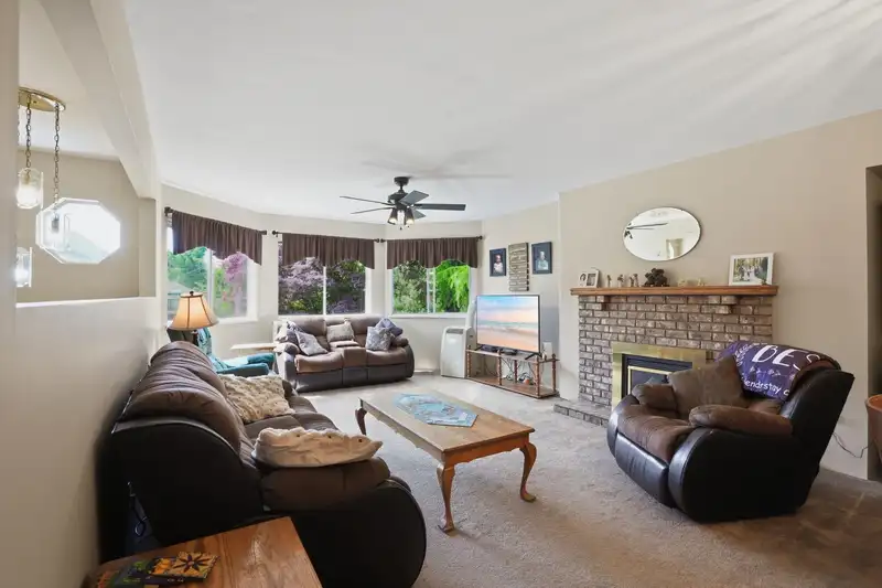 14287 73A AVENUE - photo 4 of 40