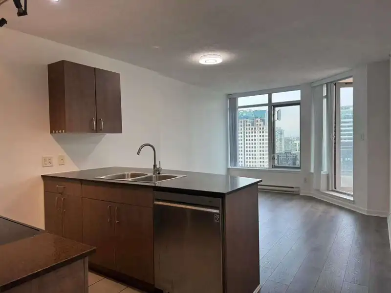 1715 610 GRANVILLE STREET - photo 4 of 7