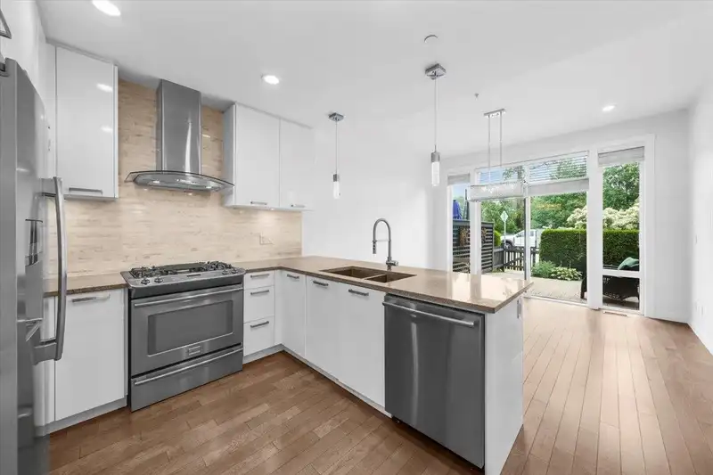 9 100 WOOD STREET - photo 4 of 31
