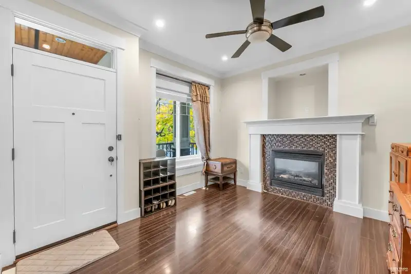 14691 59A AVENUE - photo 4 of 32