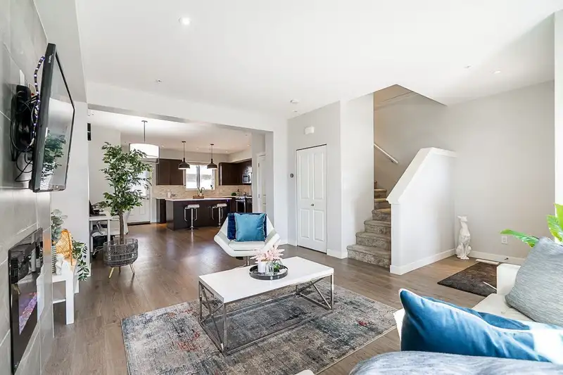 20251 82B AVENUE - photo 4 of 26