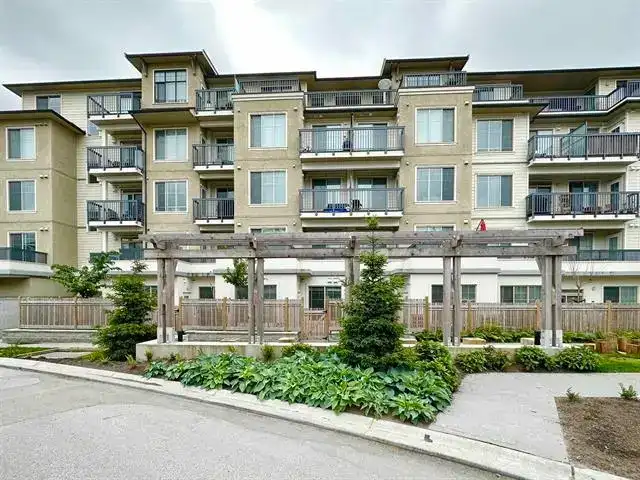 B105 20487 65 AVENUE - photo 1 of 18