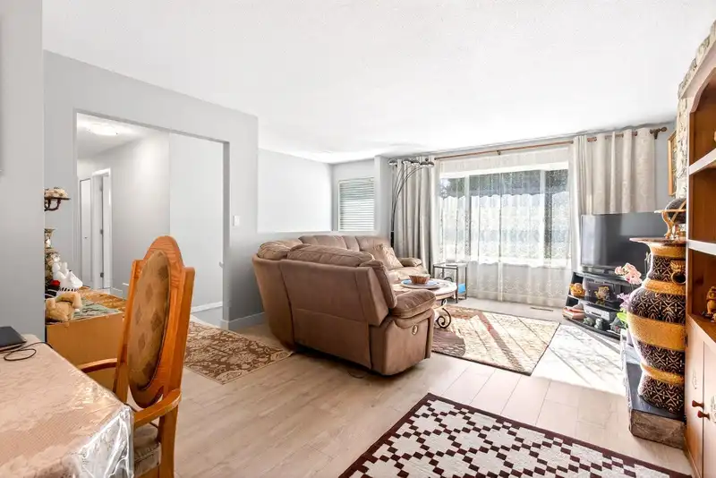 10842 144A STREET - photo 4 of 34