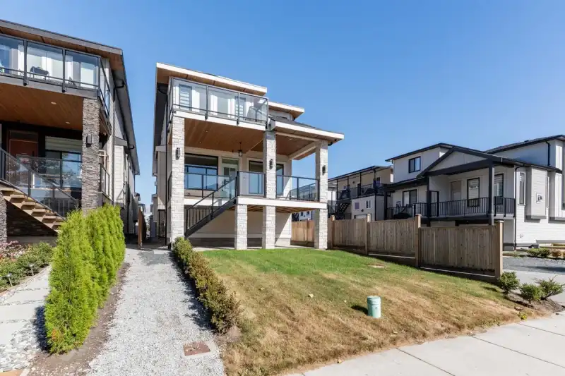 215 MABEL STREET - photo 1 of 40