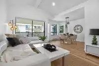 307 1460 MARTIN STREET - thumbnail 1