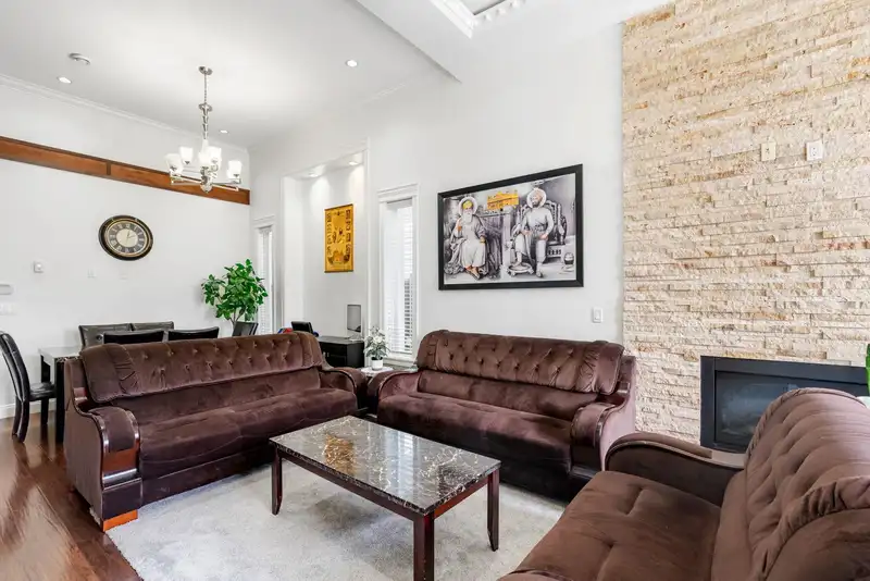 11641 75A AVENUE - photo 2 of 40