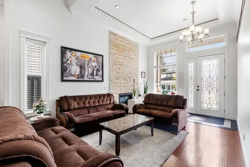 11641 75A AVENUE - photo 3 of 40