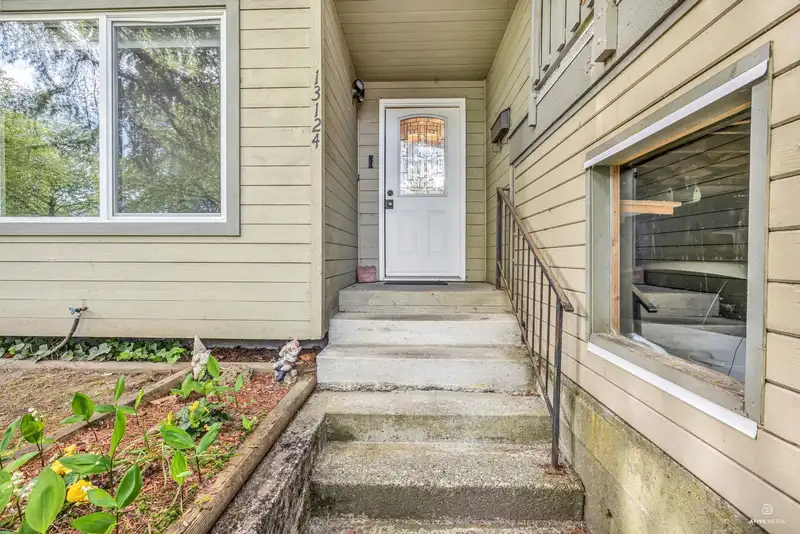 13124 DOONE PLACE - photo 4 of 28